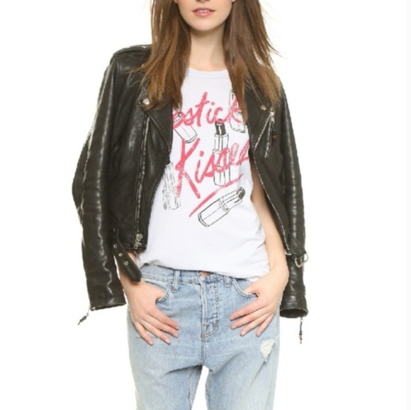 CHASER Lipstick Kisses Muscle Tee - Picture 2 of 3